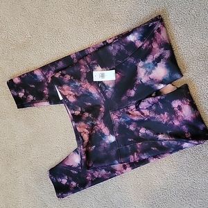 NWT Old Navy Powersoft 7/8 pocket leggings size S Small